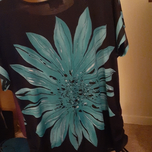 Bella Women's Floral Design T Shirt with Jeweled Detail - Women's Size L… - Picture 4 of 4